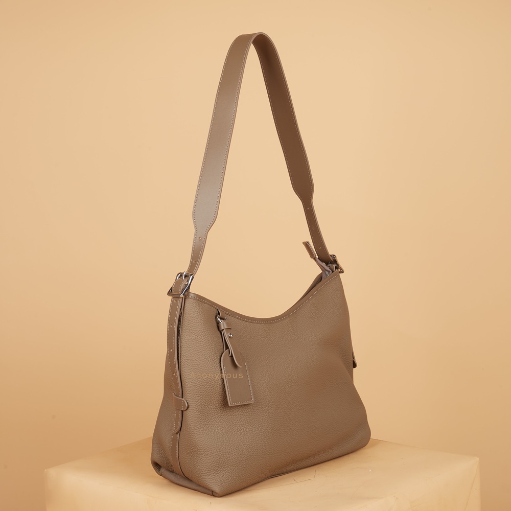 Anonymous Dennis Bobo Bag Togo No Brand (Tas Kulit)