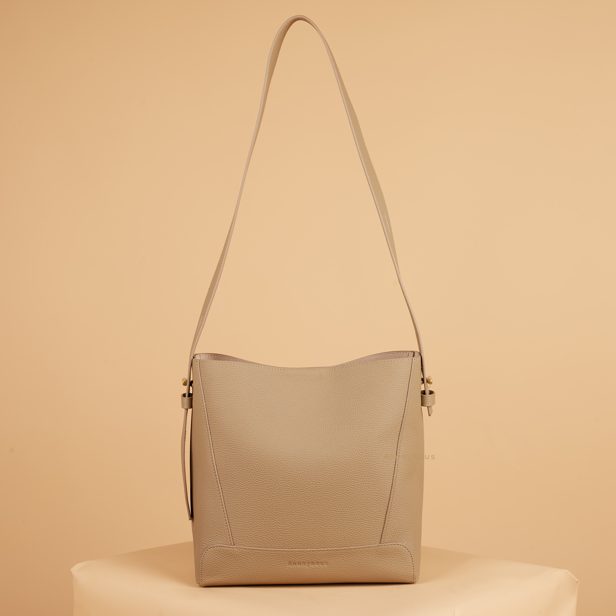 Anonymous Fanes Sling Bag Grained Leather GHW