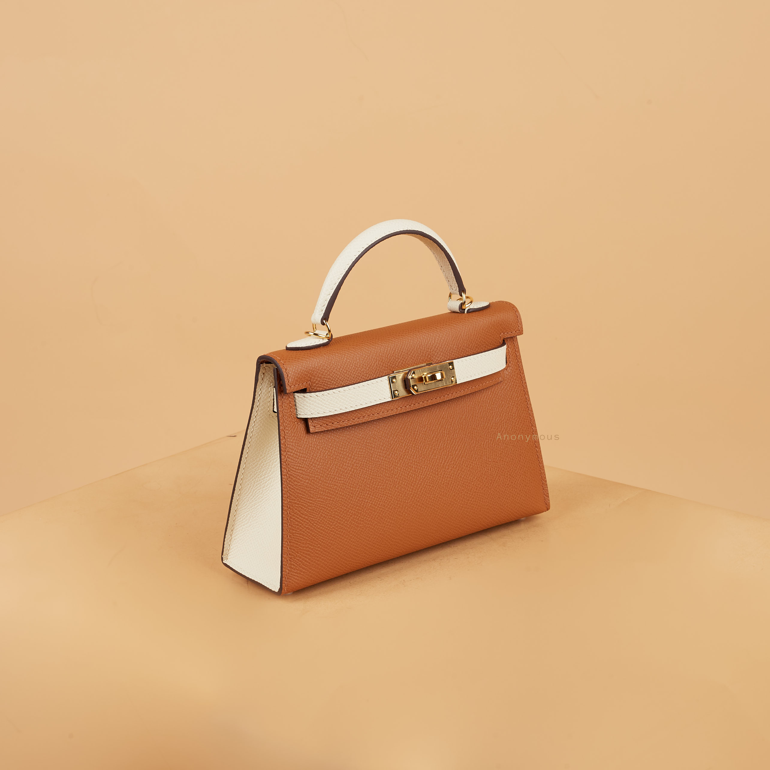 Anonymous Cara K20 Taiga #2 tones Duluxe