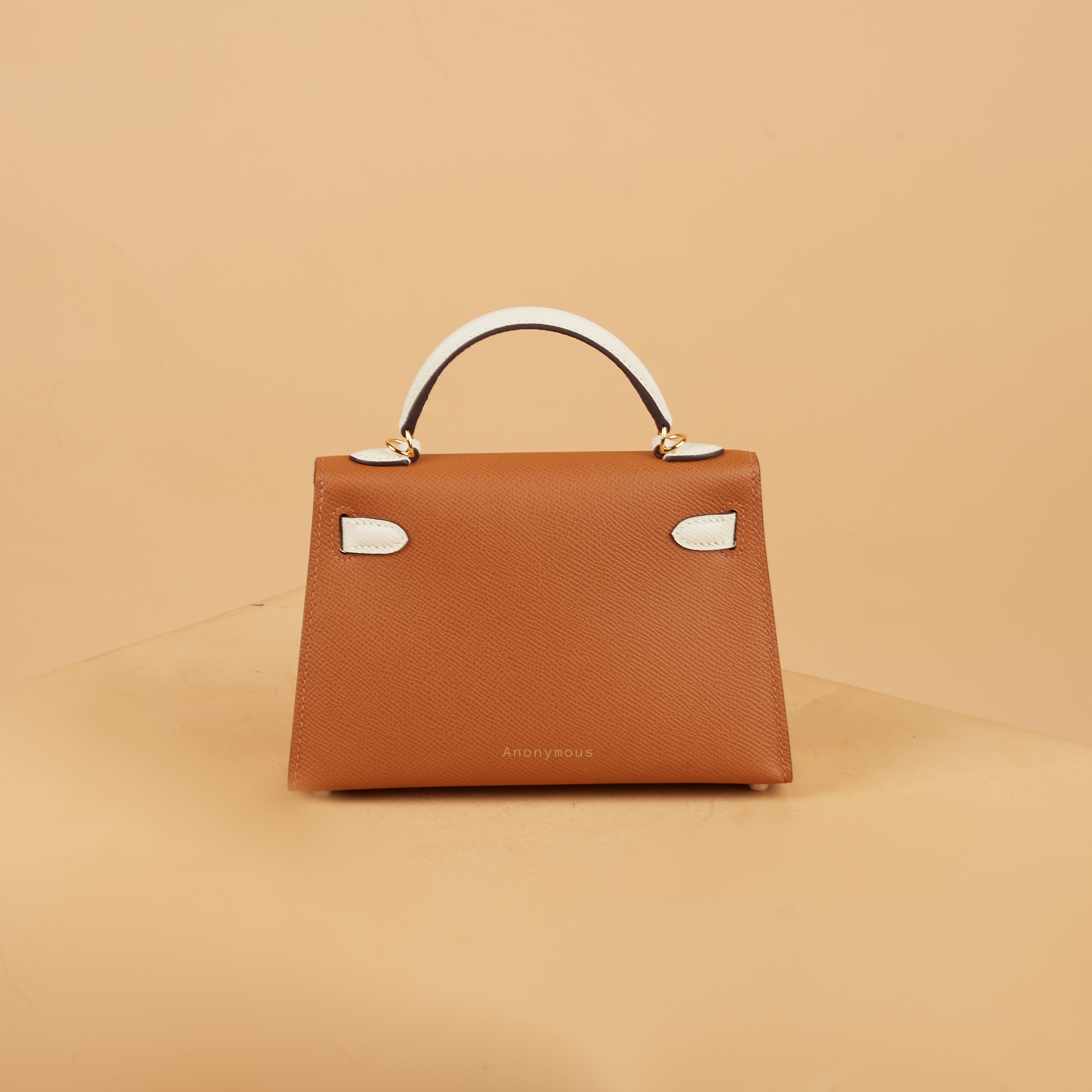 Anonymous Cara K20 Taiga #2 tones Duluxe