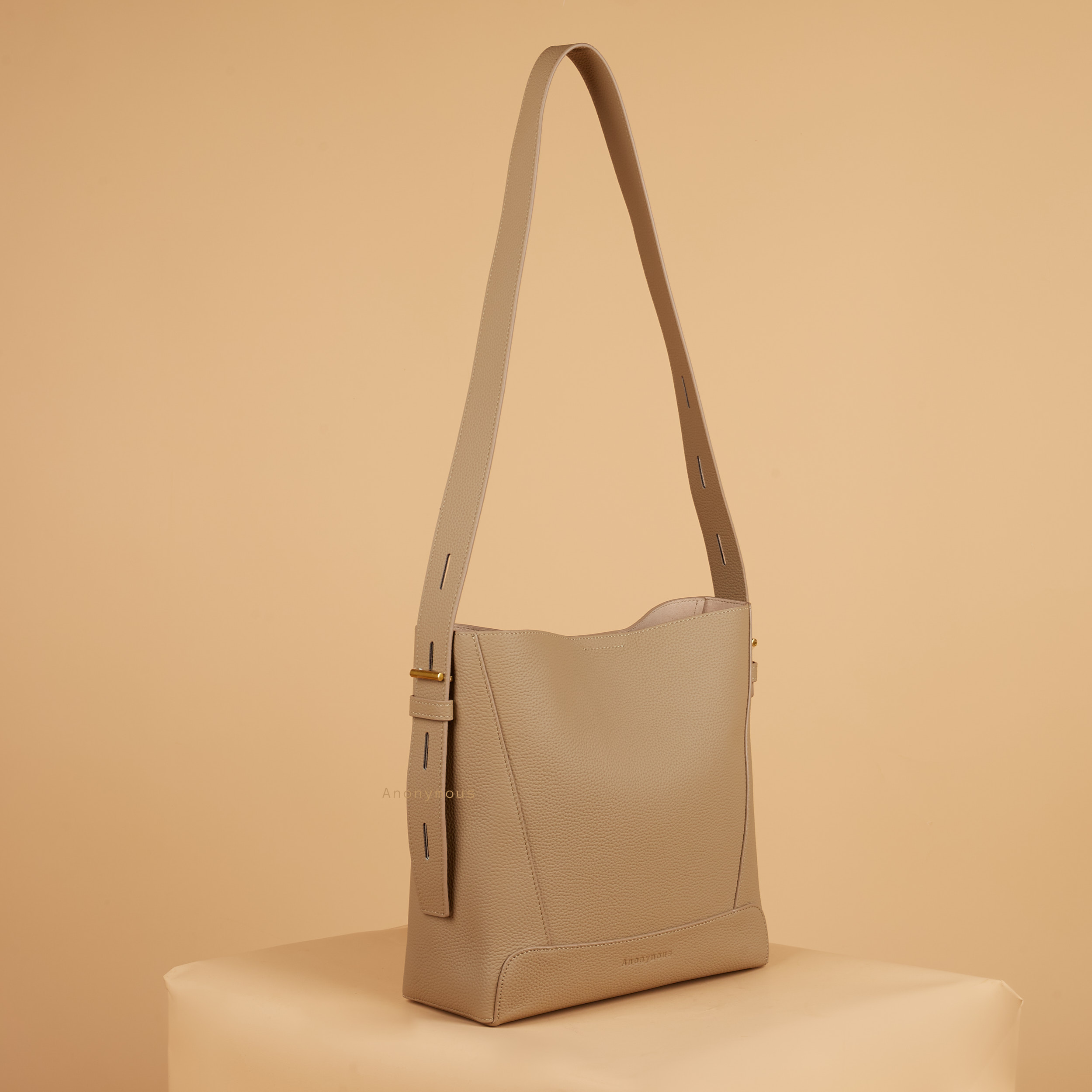 Anonymous Fanes Sling Bag Grained Leather GHW