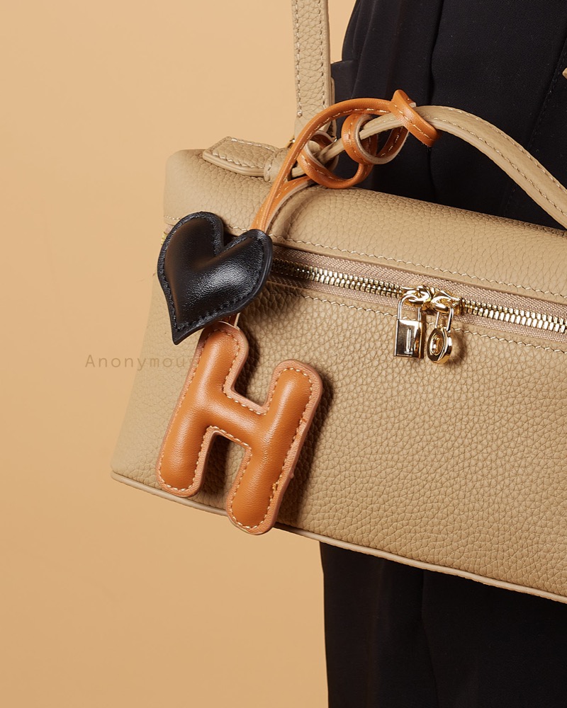 Anonymous LOVE H Charm No Brand (Gantungan Tas)