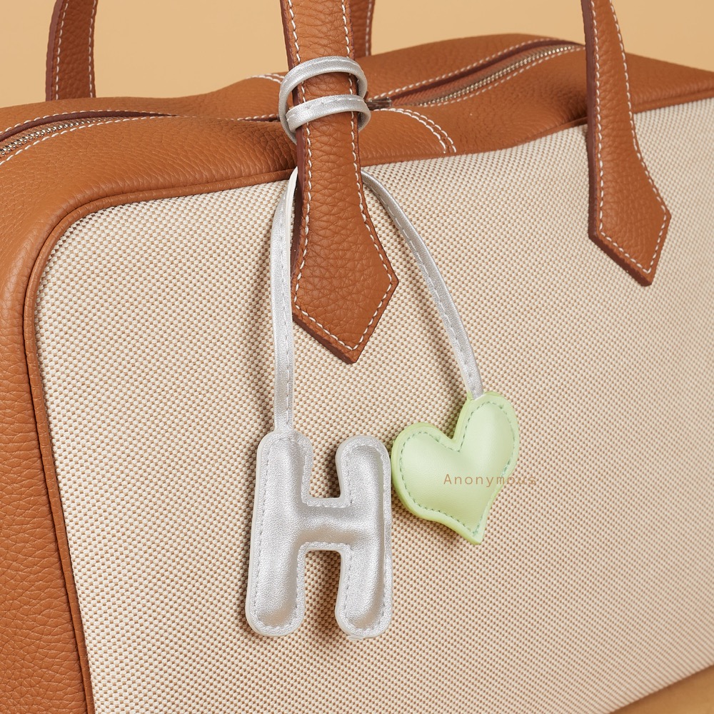 Anonymous LOVE H Charm No Brand (Gantungan Tas)