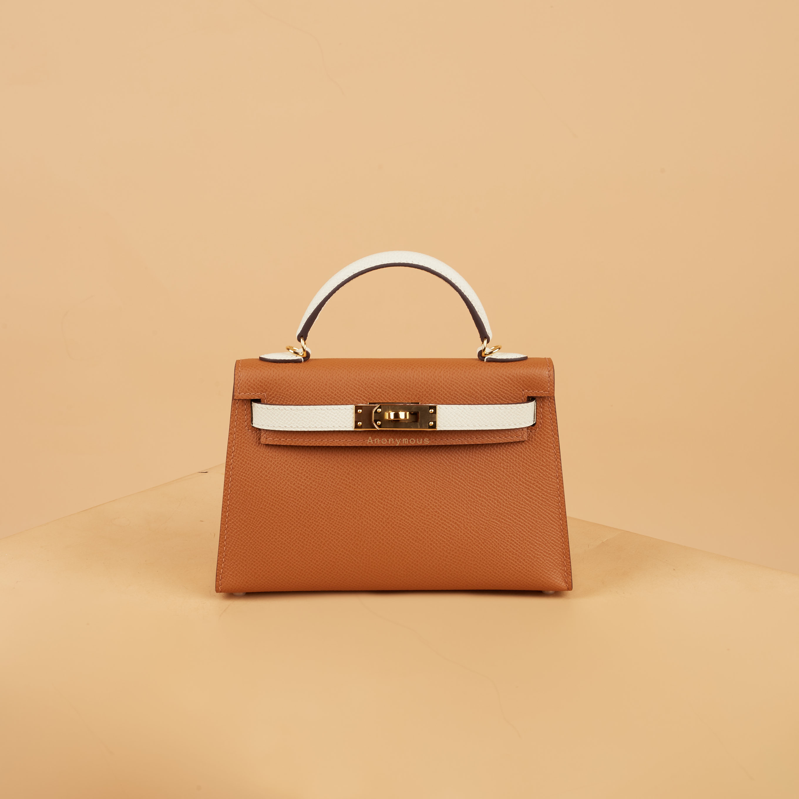 Anonymous Cara K20 Taiga #2 tones Duluxe